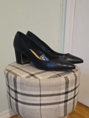 Classic Black Pointed-Toe Block Heel Pumps